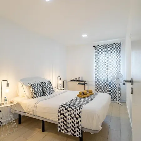 House Black & White Apartment Lisbon